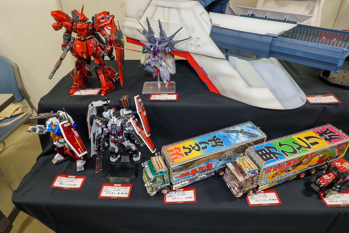 Hiroki_Uchino's tweet photo. ロボット系が凄かった
こういうの見てると自分もロボ系ちょっと作りたくなる
でもこう見てると光沢で作るか非光沢で作るか悩むな。。。。

#MIEMO https://t.co/siy2NBtQhq