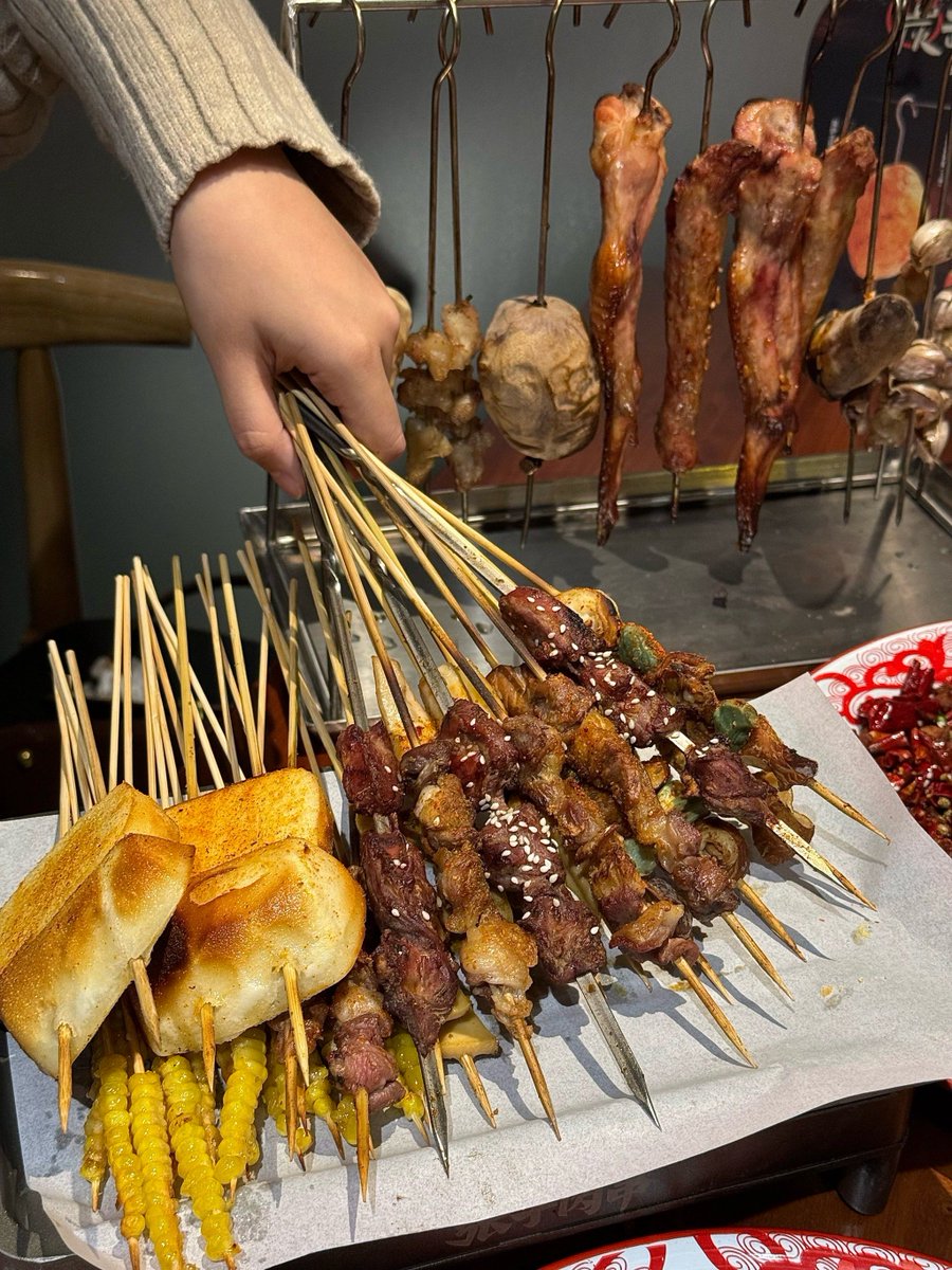 VidaBuckeycw's tweet photo. Craving late-night street vibes Just grabbed a crispy hot crispy fried squid skewer from the cart—smoky, spicy, and absolutely addictive. https://t.co/b2NkZutbd3
