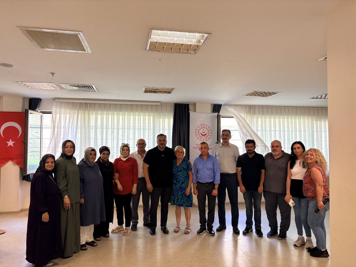 Behadir's tweet photo. Maltepe Huzurevi’ni ziyaret ederek büyüklerimizle bir araya geldik. 🌸

Tecrübeleriyle bizlere ışık tutan kıymetli büyüklerimizin gönüllerine dokunmak, sohbetlerine ortak olmak bizim için büyük bir mutluluk.

Rabbim tüm büyüklerimize sağlıklı, huzurlu ve nice güzel yıllar nasip etsin