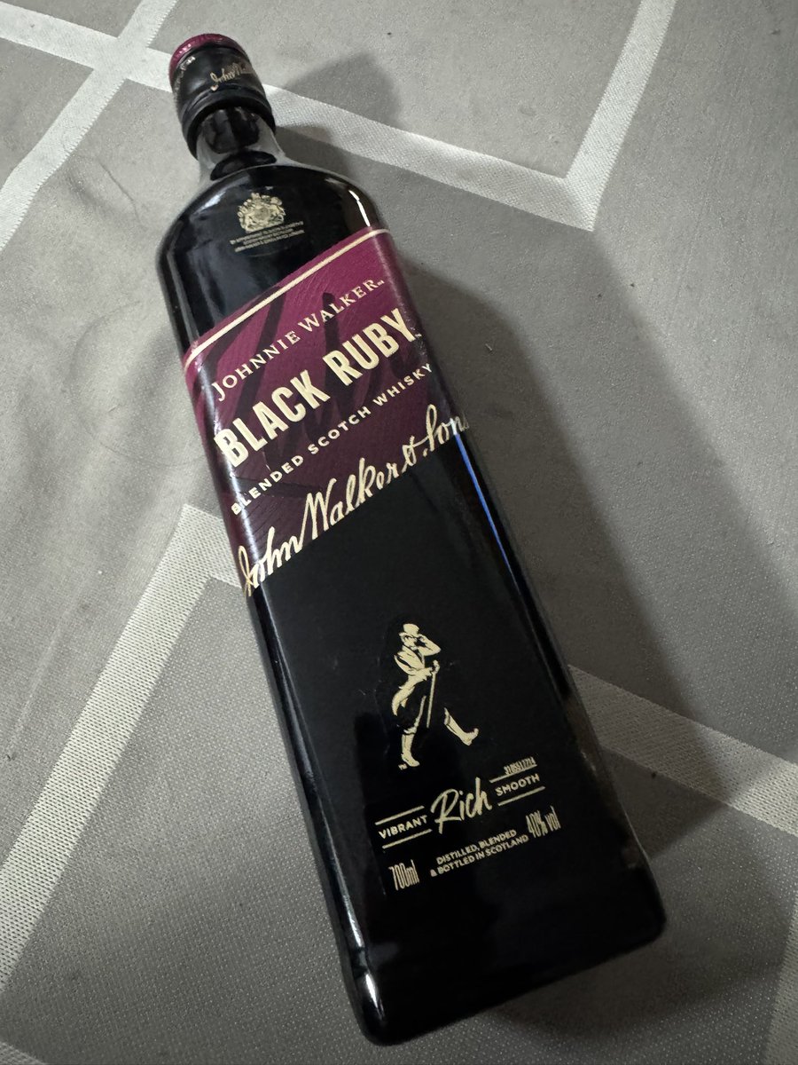 Liokku's tweet photo. BLACK RUBYげとぉ☺️
さて飲んでみましょかねぇ🤤 https://t.co/e0xgA40b7P