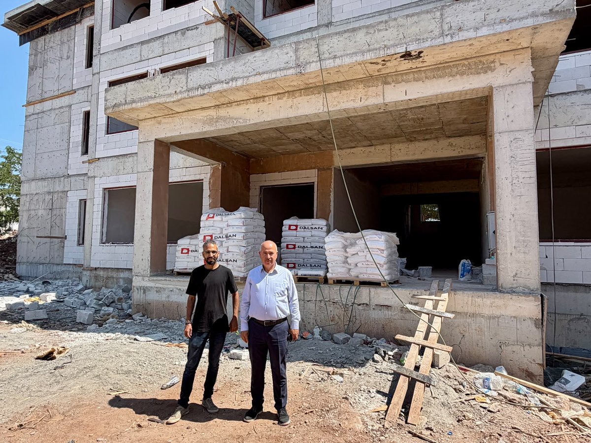 kadirkadioglu35's tweet photo. Yapım süreci devam eden Uluğbey İlkokulu ve Ortaokulu inşaat sahasını ziyaret ederek yürütülen çalışmalar hakkında yetkililerden bilgi aldık.

Ziyaretimiz kapsamında inşaat sahasında incelemelerde bulunarak, çalışmaların son durumunu ve planlanan süreci yerinde değerlendirdik. https://t.co/Gjvt6UQwEZ