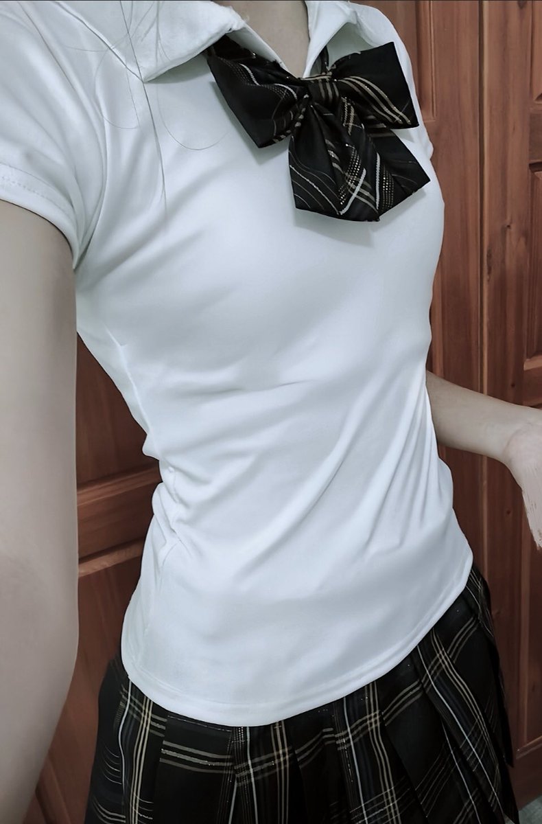 armageddon_Qteu's tweet photo. 有胸了，但不知道怎么挑衣服，朋友说我的衣服都不好看，想知道姐姐们怎么挑衣服啊😭  #男娘 https://t.co/vFu4zcw4xF