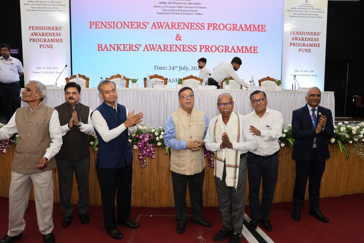 DOPPW_India's tweet photo. During the Pensioners’ Awareness Program held at Pune, on 24/07/2026, Shri Dhrubajyoti Sengupta, Joint Secretary (P&PW) felicitated super senior pensioners highlighting their contribution to society through various activities.
#DoPPW #PensionAwareness #BankersAwarenessProgram #EaseOfLiving #GoodGovernance #EmpoweringPensioners #PensionReforms

@DrJitendraSing @TheOfficialSBI @mygovindia @DARPG_GoI @DoPTGoI @MoHFW_INDIA @PIB_India @PIBPersMin @PIBPUNE @PIBMumbai @DDNewslive
