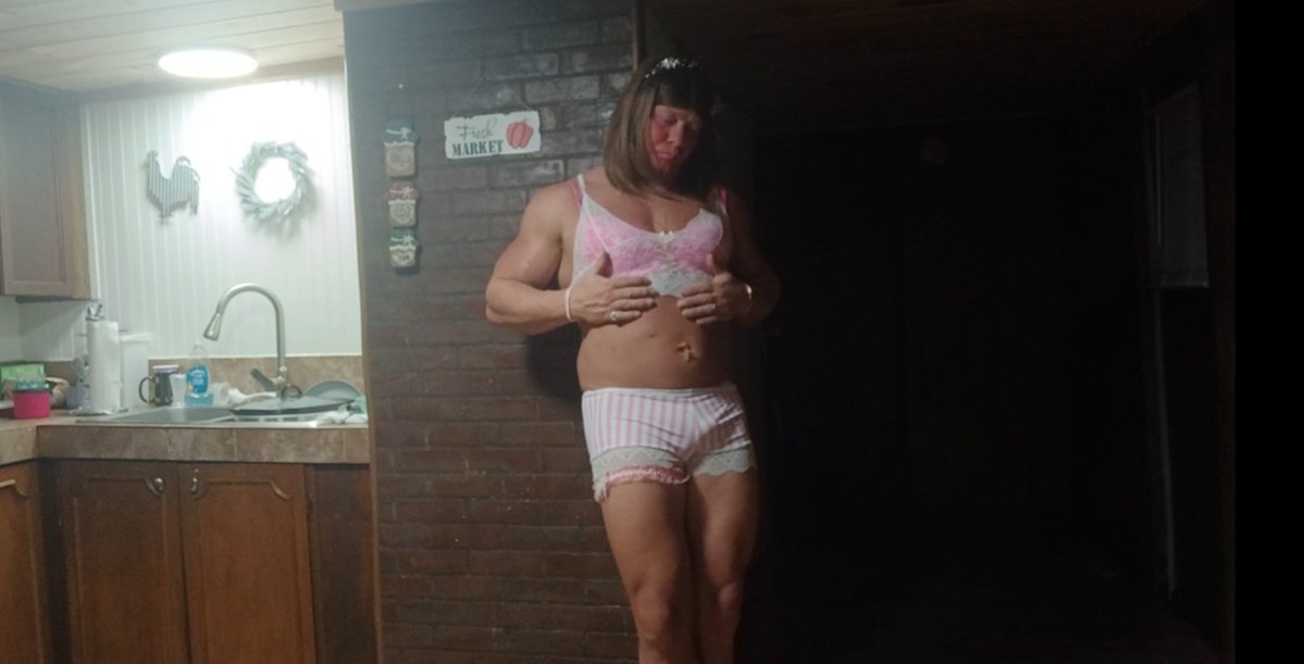 Alphasissy31622's tweet photo. Cute little nite wear. https://t.co/OsDzWn2O2b