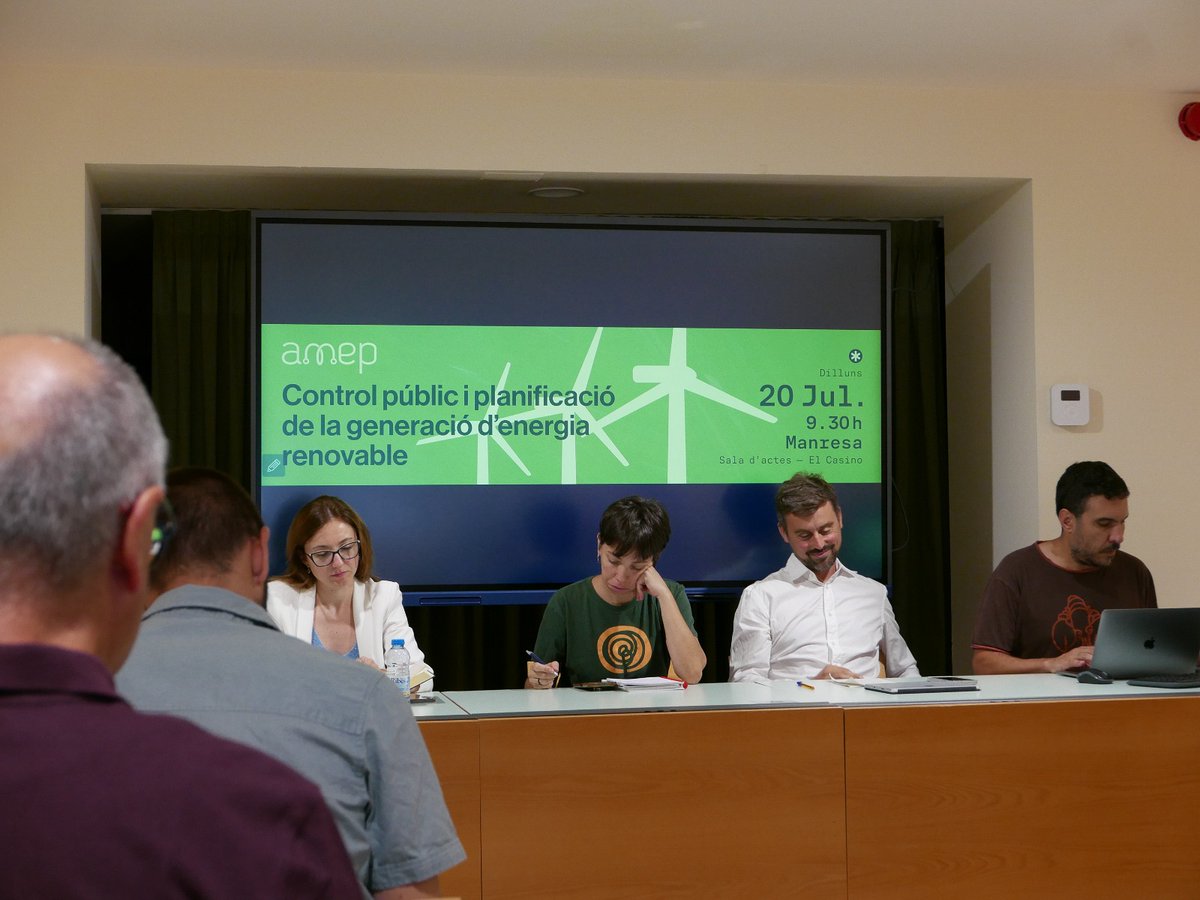 Amep_Cat's tweet photo. ⚡ Qui decideix com es despleguen les energies renovables a Catalunya? Qui n'és el propietari? 

Aquesta setmana, des de l'Amep vam organitzar una jornada per reflexionar sobre el paper de   administracions públiques i municipis en la planificació de la transició energètica. 🔆 https://t.co/55RWgZDuuh