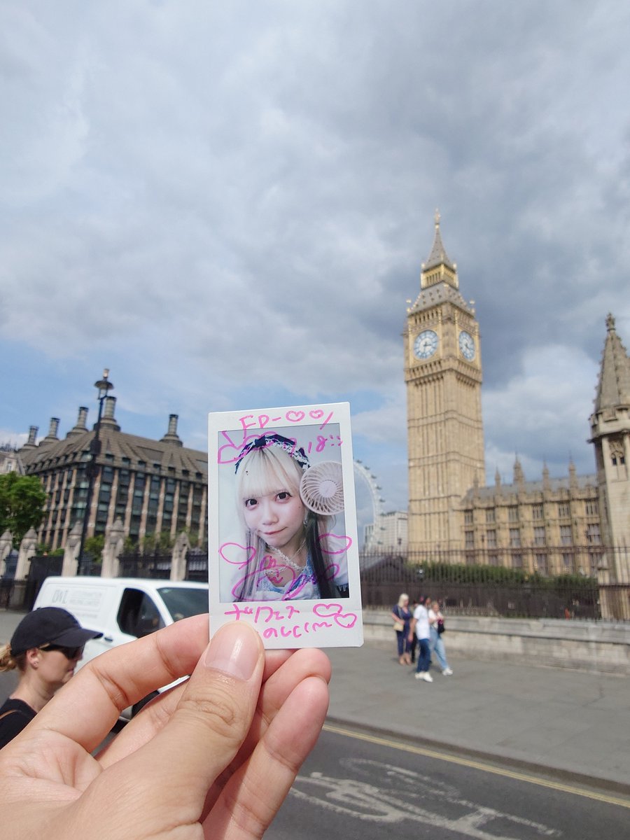 skingFD_'s tweet photo. Hello miss momo, here is a cheki twitter from the UK 🇬🇧, a country full of seagulls, churches and fish&chips😭love from the ENGLAND🫶
#全人類ももぐみ計画
#兎月もも
#AllHumanMomoClassProject https://t.co/5YbpICpxpd