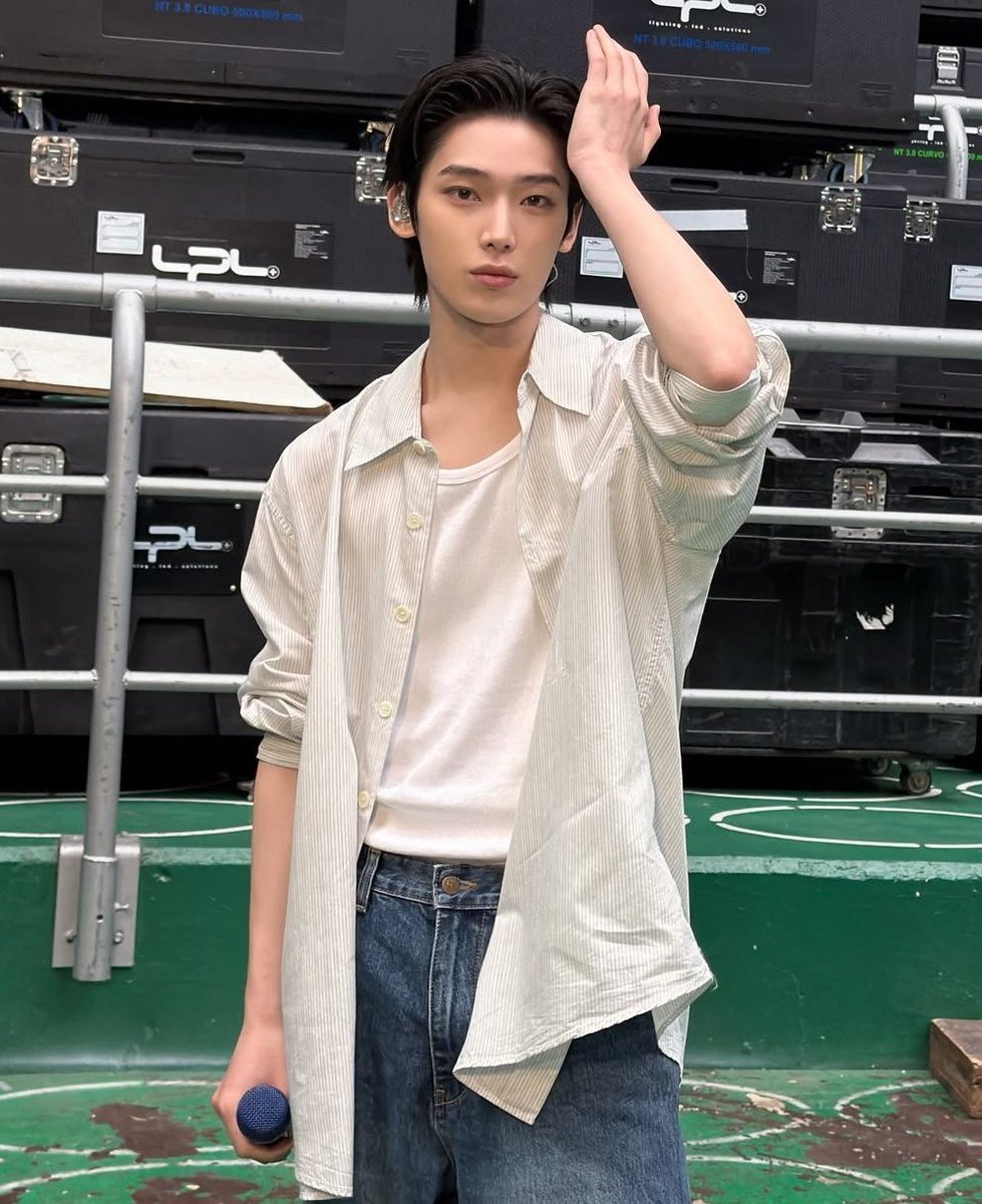 ftalsunoo's tweet photo. OH MY SUNOO ???? HE LOOKS SOOO HOT https://t.co/aZuKEzyuNh