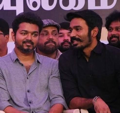 iammoviebuff007's tweet photo. Lyricist #Vivek in a Recent Interview ⭐:

• I watched Thiruchitrambalam in a theatre in Hyderabad and met #ThalapathyVijay sir the very next day. He asked, "Eppo poi paatha nee..? Yen enna ellam koopida maatiya..?"

• I replied, "Ungalukku safety irukku la sir..." He said, "Adhellam onnum illa. Nee book pannu... Ippo nee book pandra.." He insisted that I book the tickets, so I booked them at Mahesh Babu sir's AMB Mall.

• He planned everything cleanly, wore a cap and a mask, and we went to watch the film. After the movie, he immediately called #Dhanush sir and said, "Padam romba nalla irundhudhu... Romba nalla pannirukinga.."❣️