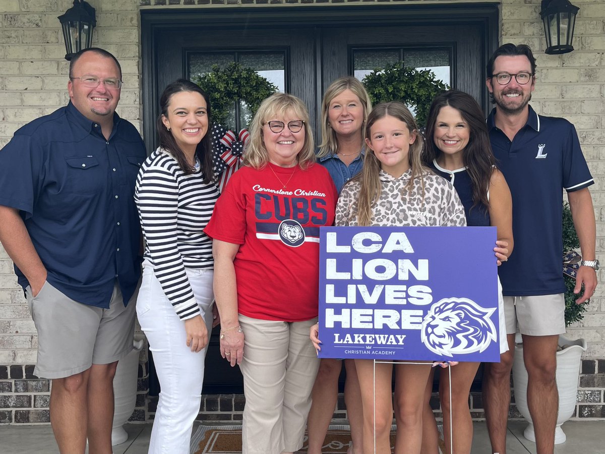 DerekVoiles's tweet photo. Nothing beats connecting with families before the school year begins! We loved making home visits and delivering yard signs to some of our new LCA and CCA families. We can’t wait for an incredible year ahead! #WeAreLCS #GoLions https://t.co/LWUkOg59Ac