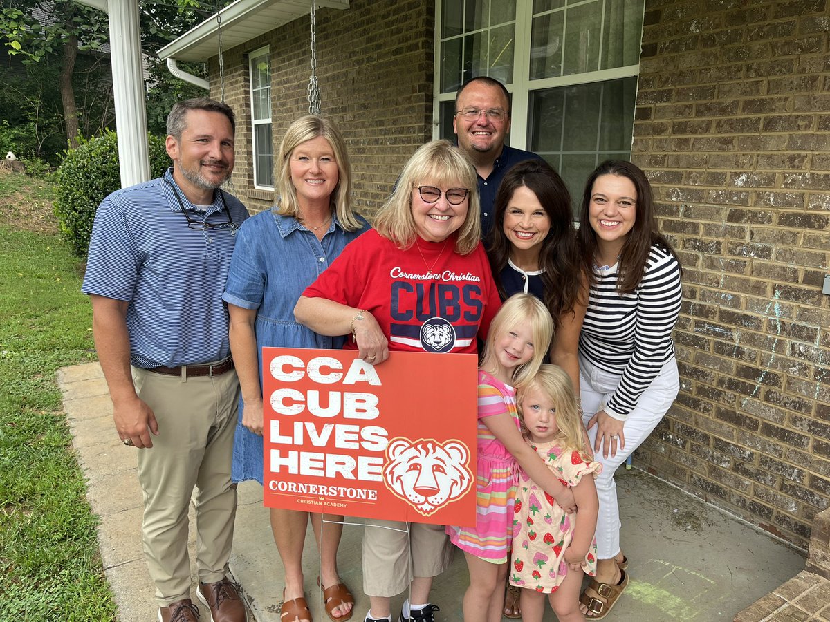 DerekVoiles's tweet photo. Nothing beats connecting with families before the school year begins! We loved making home visits and delivering yard signs to some of our new LCA and CCA families. We can’t wait for an incredible year ahead! #WeAreLCS #GoLions https://t.co/LWUkOg59Ac