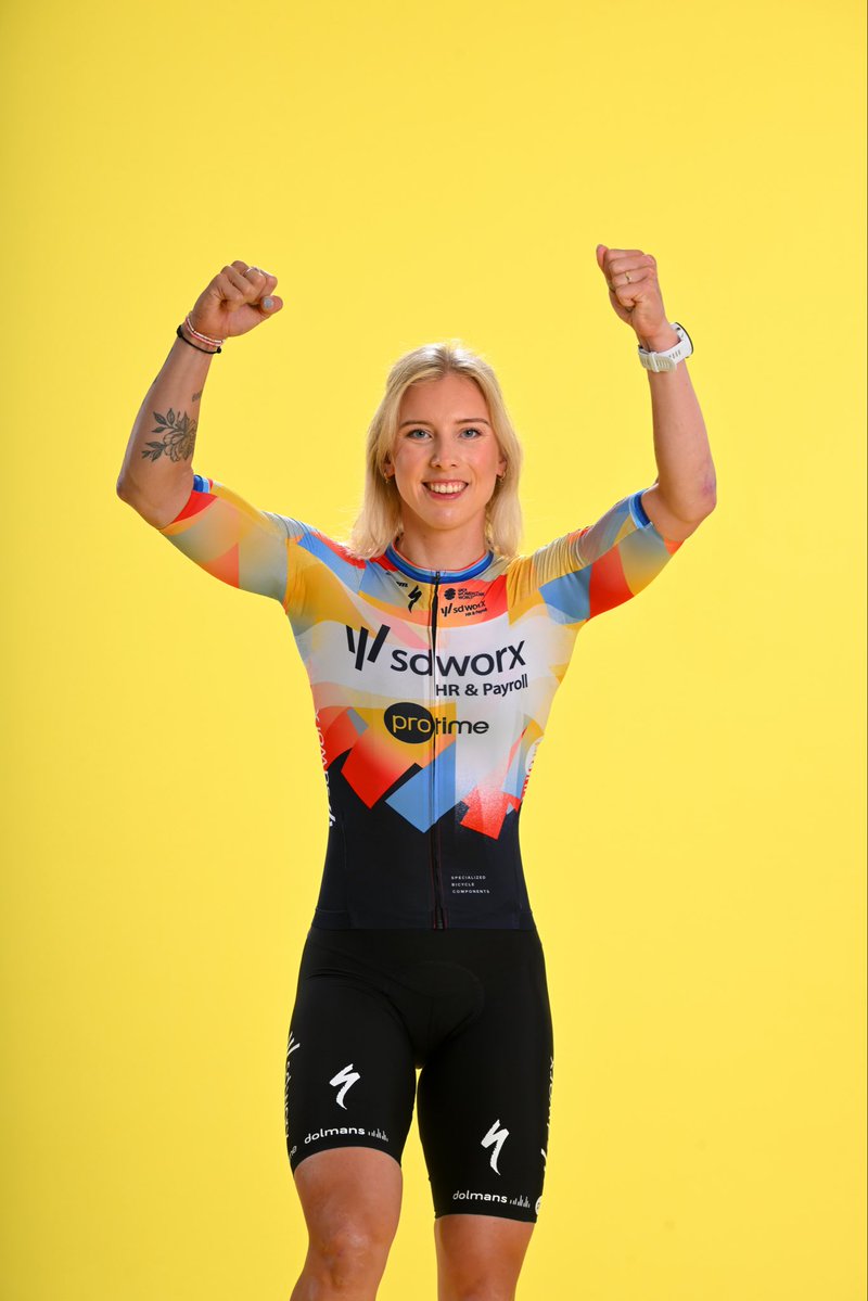 teamsdworx's tweet photo. Lorena Wiebes wins the first stage of Tour de Pologne, Barbara Guarischi finishes 2nd!🥇🥈

It was a dismantled sprint after a crash on the slippery final roundabout, hopefully all riders involved in the crash are okay! 🍀🤞

📸 @gettysport https://t.co/sQbtqqxU0M