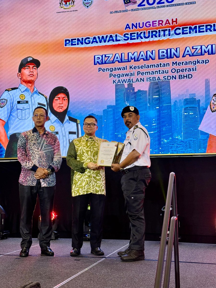PolisKL's tweet photo. 𝗠𝗔𝗝𝗟𝗜𝗦 𝗠𝗔𝗞𝗔𝗡 𝗠𝗔𝗟𝗔𝗠 𝗦𝗘𝗠𝗣𝗘𝗡𝗔 𝗠𝗔𝗝𝗟𝗜𝗦 𝗣𝗘𝗡𝗚𝗛𝗔𝗥𝗚𝗔𝗔𝗡 𝗦𝗘𝗞𝗨𝗥𝗜𝗧𝗜 𝗦𝗪𝗔𝗦𝗧𝗔 𝟮𝟬𝟮𝟲

https://t.co/SC7jGg14NH
 
#kearahKLsejahtera
#keepKLsafe https://t.co/sMVrpy84yF