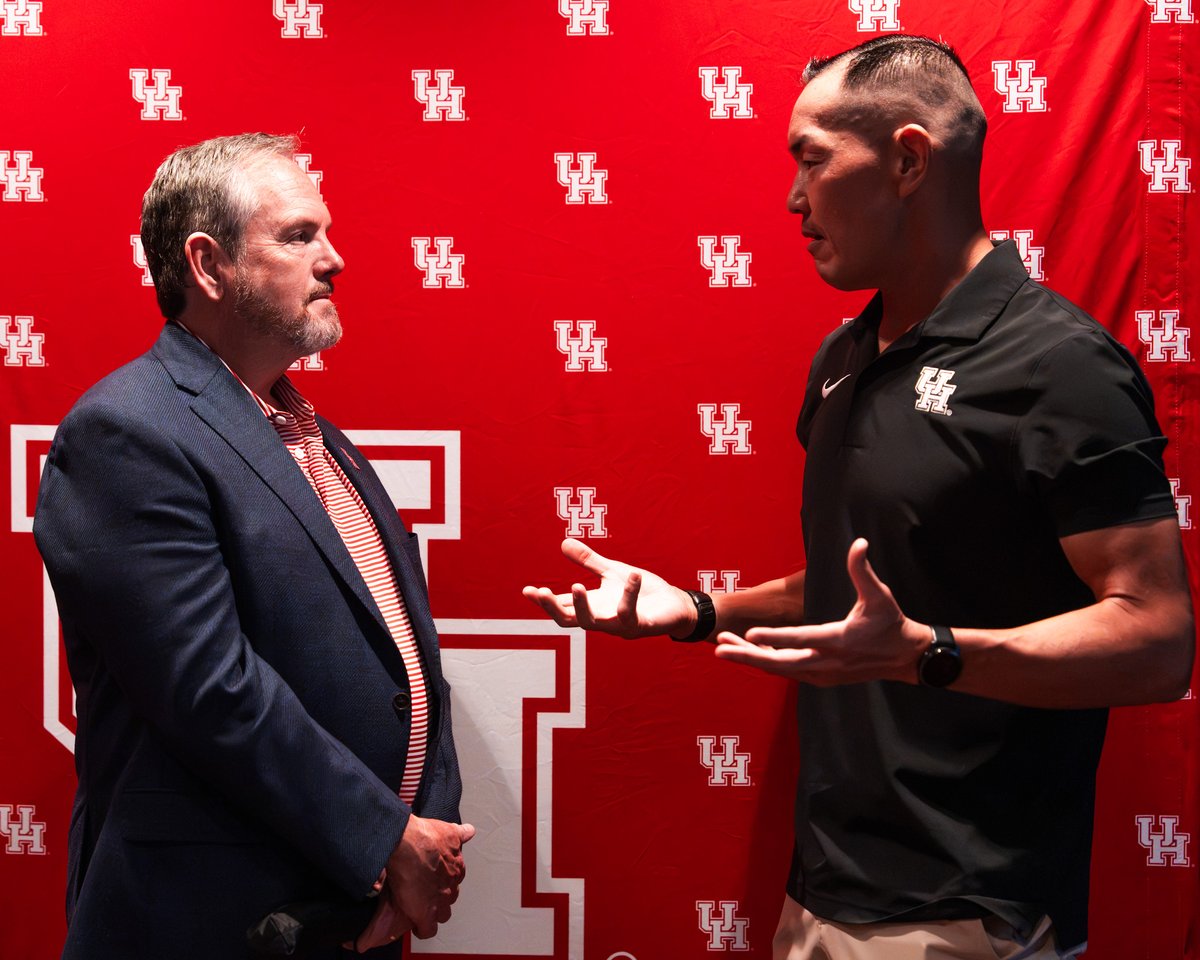 UHCougarPride's tweet photo. The 2026 season is officially underway! Thanks to everyone who joined us at Huddle Happy Hour. Next stop: kickoff 🏈. Go Coogs! #BuiltbyHouston https://t.co/Jllxp9ufb0