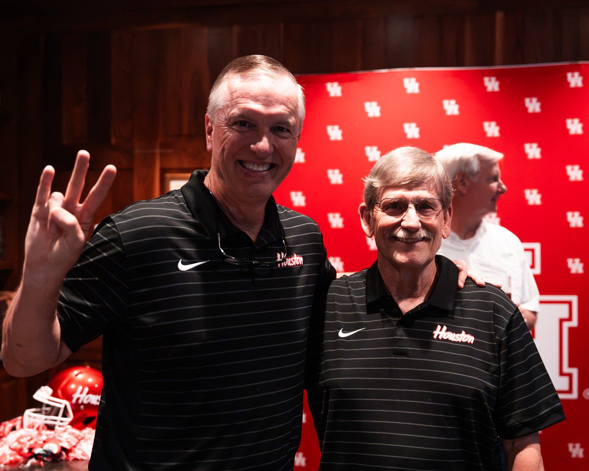 UHCougarPride's tweet photo. The 2026 season is officially underway! Thanks to everyone who joined us at Huddle Happy Hour. Next stop: kickoff 🏈. Go Coogs! #BuiltbyHouston https://t.co/Jllxp9ufb0