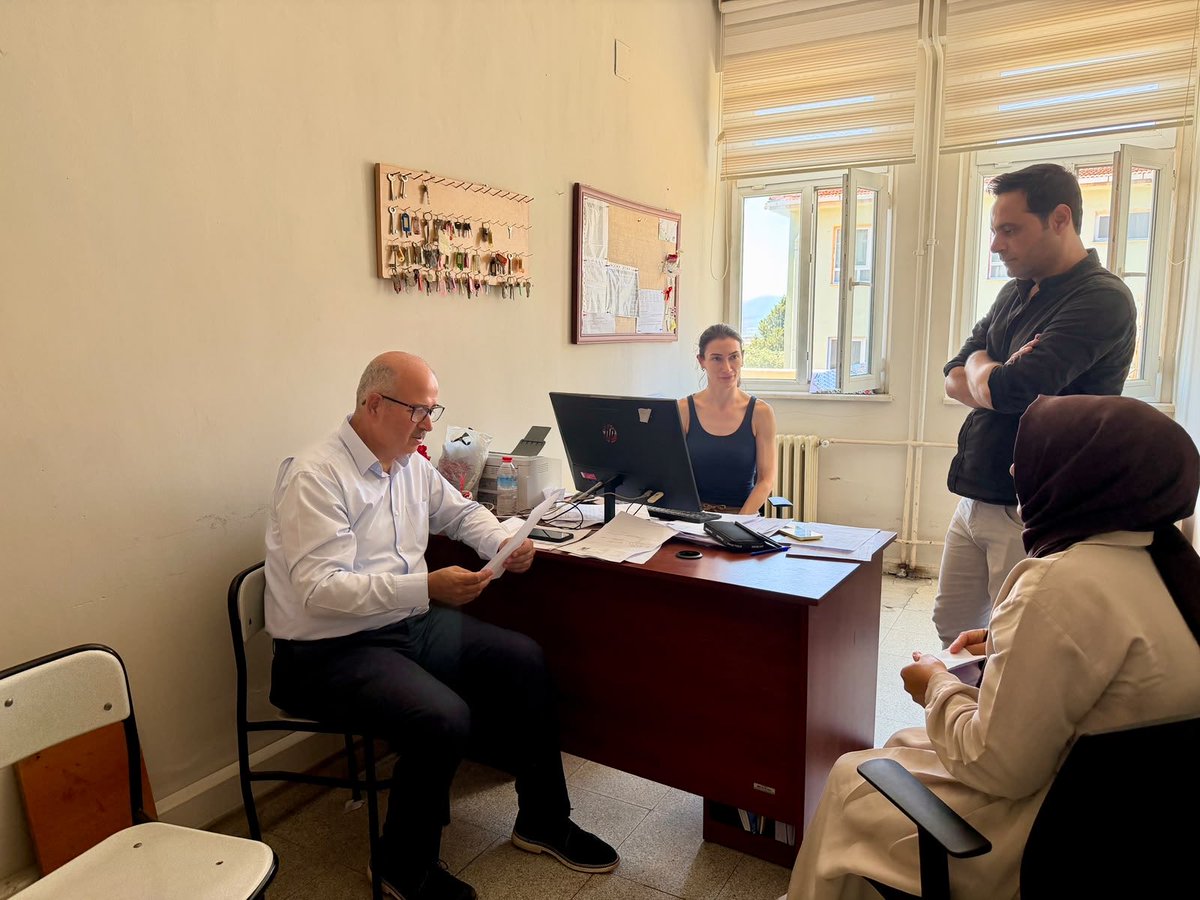 kadirkadioglu35's tweet photo. Yazıbaşı Ortaokulunu ziyaret ederek  ziyaret ederek okulda yürütülen çalışmaları inceledik. Öğrencilere sunulan tercih danışmanlığı hizmetlerini yerinde inceleyerek yürütülen çalışmalar hakkında değerlendirmelerde bulunduk. https://t.co/1qOZ3OEIos