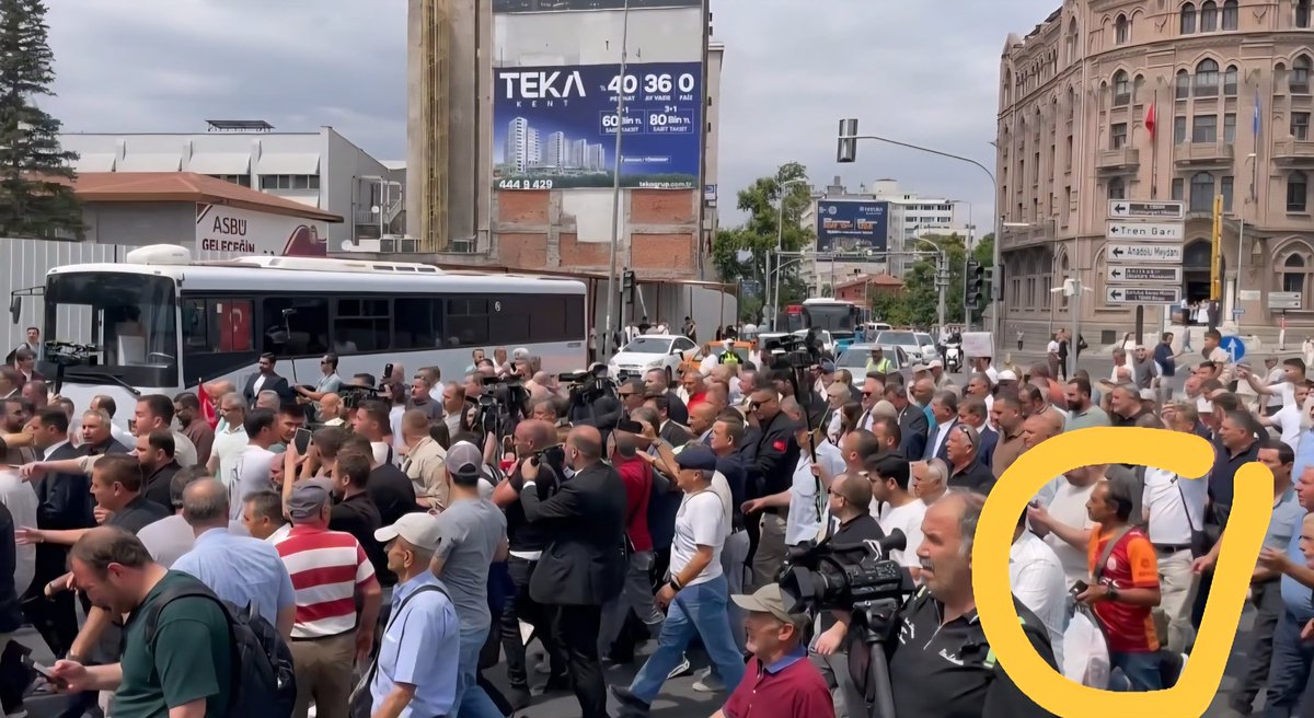 dannysolbeck's tweet photo. @cemkarakecili Gene olmadığımız masa yok amk https://t.co/AsiC7ktcL5