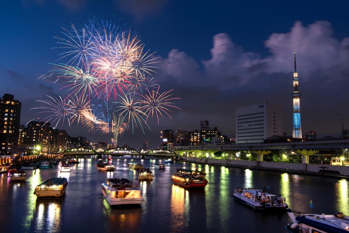 NekoJitaBlog's tweet photo. Si estáis en Tokio, mañana a partir de las 7 de la noche son los fuegos artificiales del río Sumida. Quizá sean los más importantes de la ciudad. Cómo no, ha dado lluvia así que es posible que se cancelen. Tened cuidado con eso y si vais, llevad paraguas por si acaso! https://t.co/drRWCcOTBP