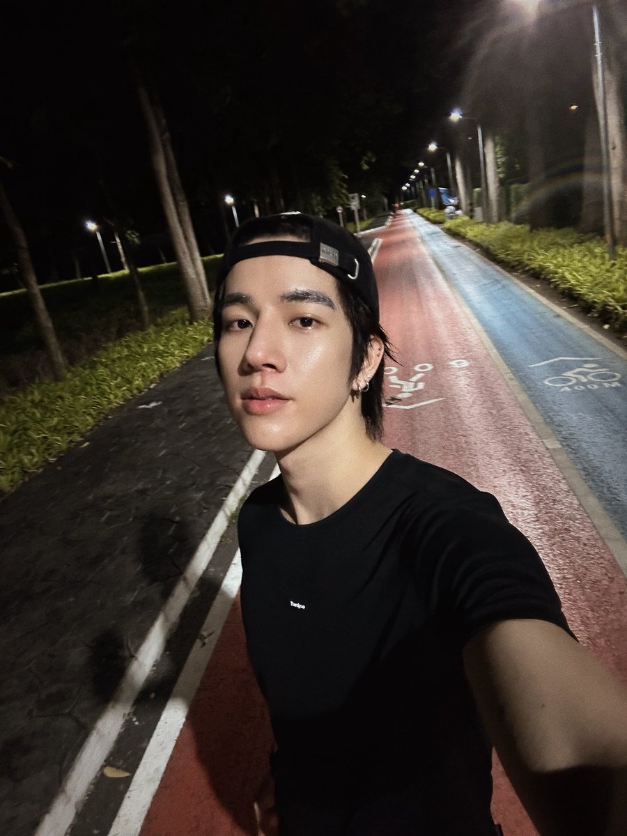 FThanatsarun's tweet photo. มามี้ไม่ต้องออกกำลังกายแล้วนะ ผมออกเผื่อแล้วครับ #frankthanatsaran #FrankT https://t.co/LlEgs60fUt