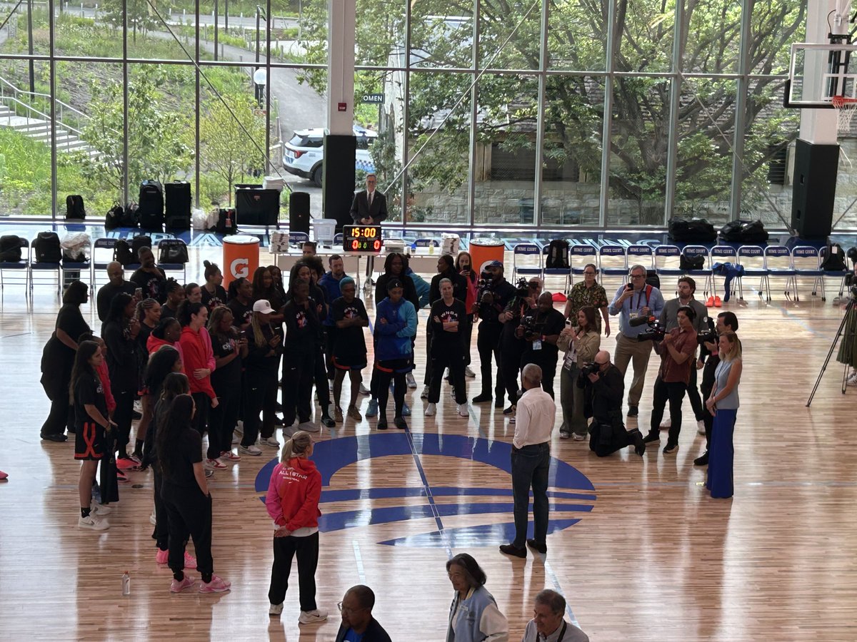 alexaphilippou's tweet photo. President Barack Obama has arrived to meet the 2026 WNBA All-Stars https://t.co/hEM6MfZlcu