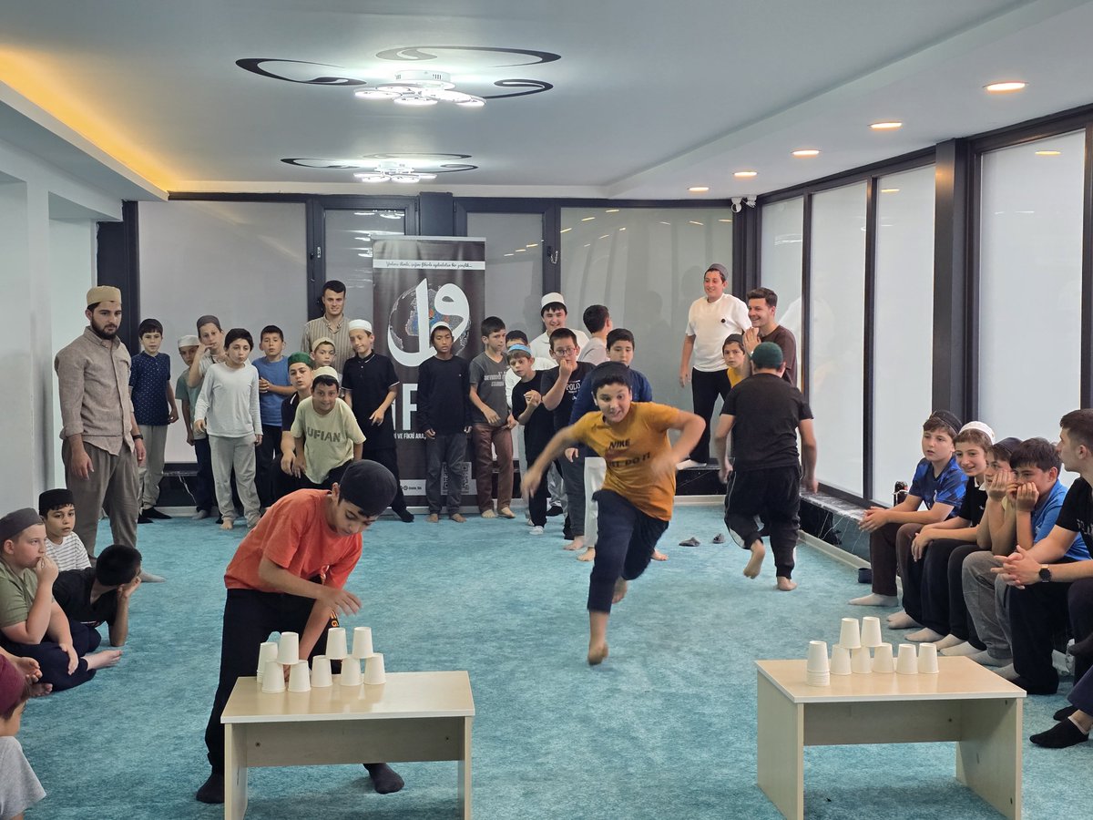omu_ifat's tweet photo. Hûdavendigar Hafızlık Yurdu'nda bir program gerçekleştirdik.

Programımızda öğrencilerimize ikramlarda bulunduk, ilahiler söyleyip eğlenceli oyunlar oynadık. Muhabbet ve kardeşlik dolu anlar yaşadığımız bu güzel buluşmada gönüller bir, yüzler tebessüm doluydu. https://t.co/eAUNYRa34R