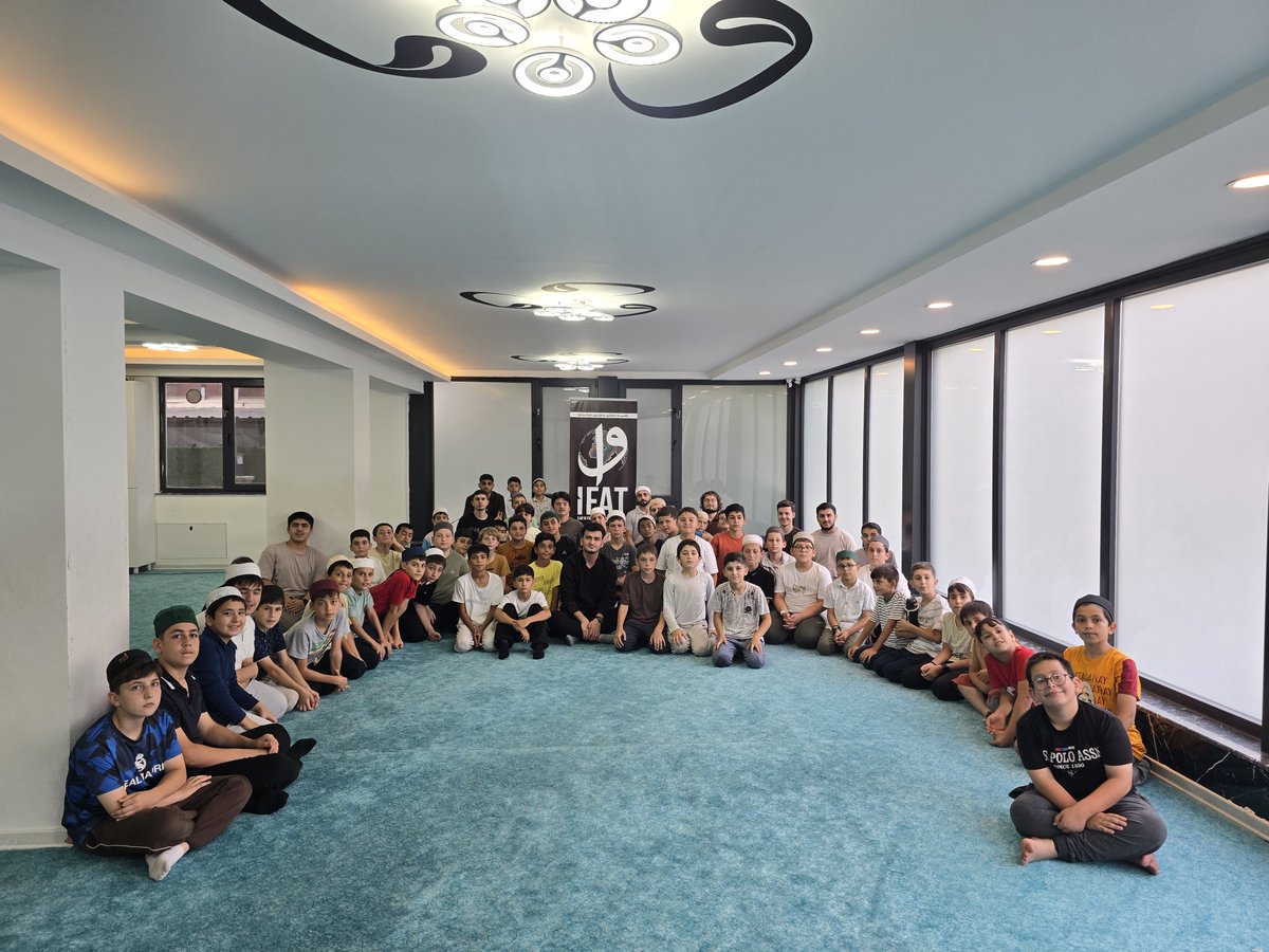 omu_ifat's tweet photo. Hûdavendigar Hafızlık Yurdu'nda bir program gerçekleştirdik.

Programımızda öğrencilerimize ikramlarda bulunduk, ilahiler söyleyip eğlenceli oyunlar oynadık. Muhabbet ve kardeşlik dolu anlar yaşadığımız bu güzel buluşmada gönüller bir, yüzler tebessüm doluydu. https://t.co/eAUNYRa34R