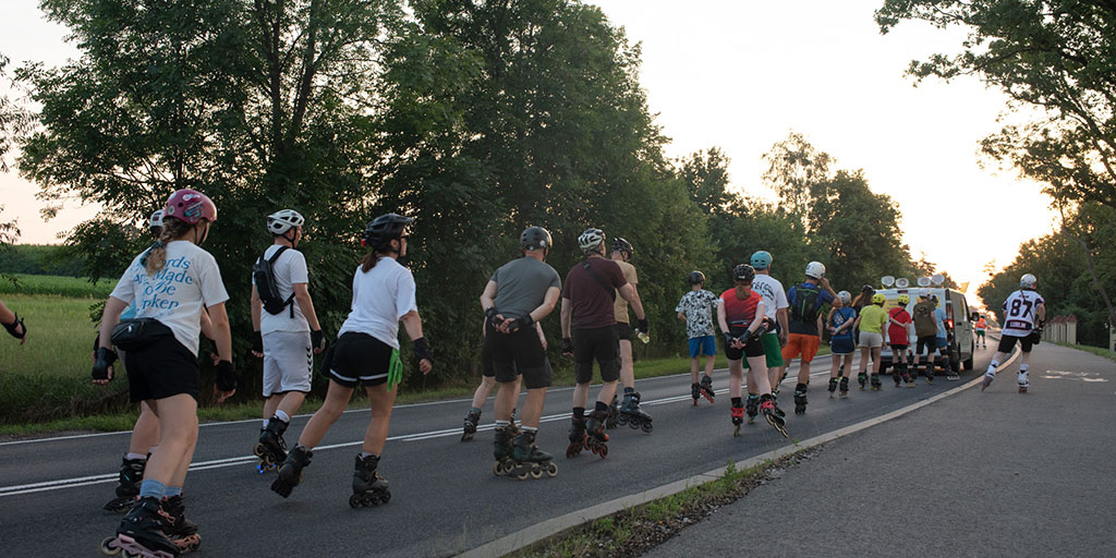 SalMissions's tweet photo. 🛼Pilgrimage on Skates: 4 days●125 miles🛼
Parishioners were excited for the 10th Roller-Skating Pilgrimage from Wrocław to Jasna Góra, Poland—skaters aged 13-70 came together to celebrate faith, community &amp; prayer … while having fun on wheels! 🛼 📷https://t.co/1c05rZ4TL3 https://t.co/p3y1WPnPKd