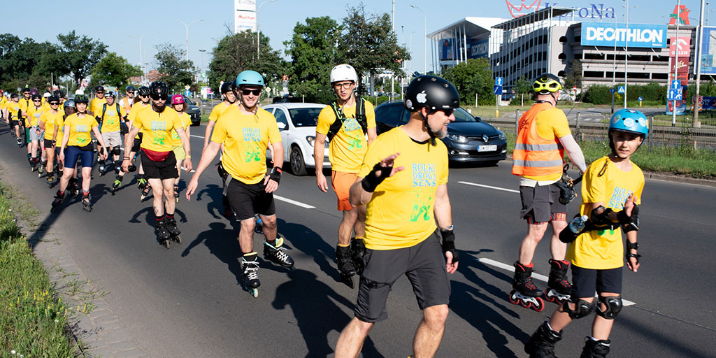 SalMissions's tweet photo. 🛼Pilgrimage on Skates: 4 days●125 miles🛼
Parishioners were excited for the 10th Roller-Skating Pilgrimage from Wrocław to Jasna Góra, Poland—skaters aged 13-70 came together to celebrate faith, community &amp; prayer … while having fun on wheels! 🛼 📷https://t.co/1c05rZ4TL3 https://t.co/p3y1WPnPKd