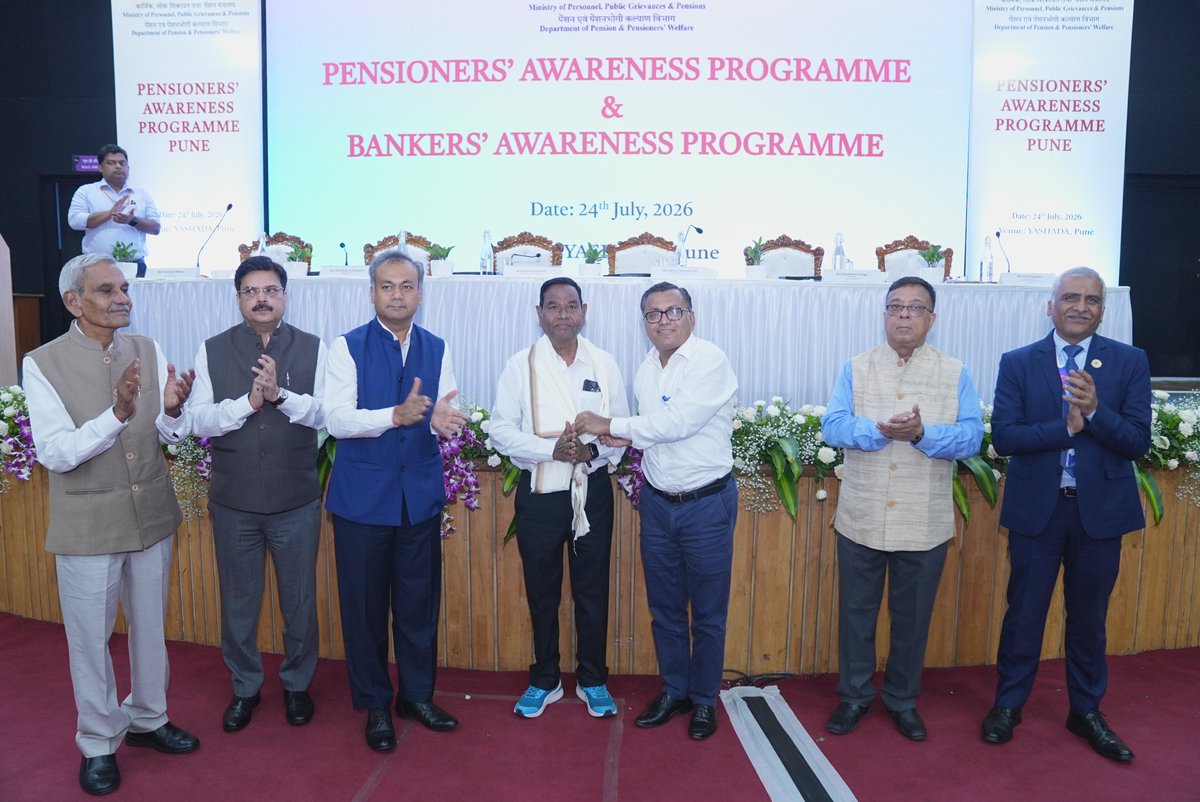 DOPPW_India's tweet photo. During the Pensioners’ Awareness Program held at Pune, on 24/07/2026, Shri Dhrubajyoti Sengupta, Joint Secretary (P&PW) felicitated super senior pensioners highlighting their contribution to society through various activities.
#DoPPW #PensionAwareness #BankersAwarenessProgram #EaseOfLiving #GoodGovernance #EmpoweringPensioners #PensionReforms

@DrJitendraSing @TheOfficialSBI @mygovindia @DARPG_GoI @DoPTGoI @MoHFW_INDIA @PIB_India @PIBPersMin @PIBPUNE @PIBMumbai @DDNewslive