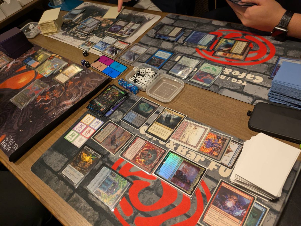 FUN_TCGcafebar's tweet photo. 本日も皆様お足元の悪い中
ご来店ありがとうございました!
#FUN今日の盤面 は
#MTG #EDH です🪄
FUNではカジュア���プレイヤー以外にも #cEDH プレイヤーも訪れます
対戦のマッチングもできますので是非お越し下さい😉
明日7/25(土)は
🕑14:00〜23:30🕦
ご来店お待ちしております🙇
#FUN_TCGBar https://t.co/IYTtQQRRQE