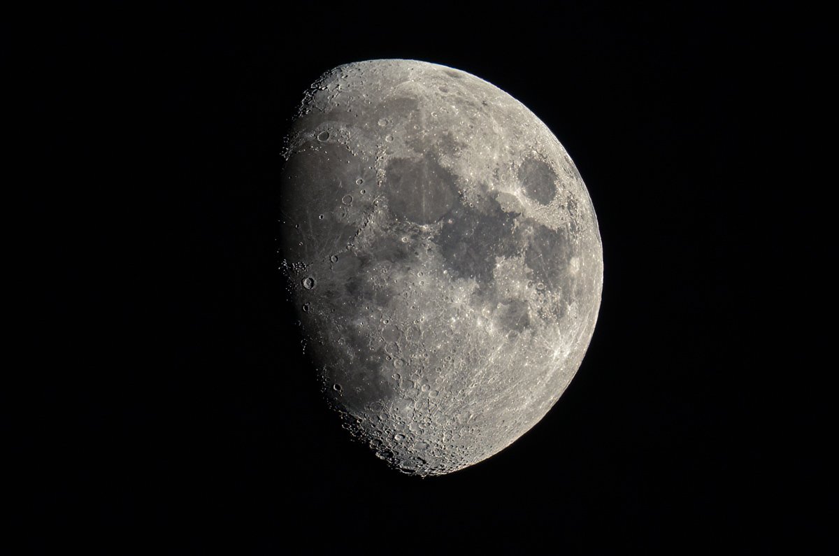 Stever1552Steve's tweet photo. #Handheld pic of the #waxing #gibbous #moon shot with #canonr5markii & #canon100500mm lens. #shotoncanon #astrophoto #friday #photography https://t.co/2iaT1XmWNf