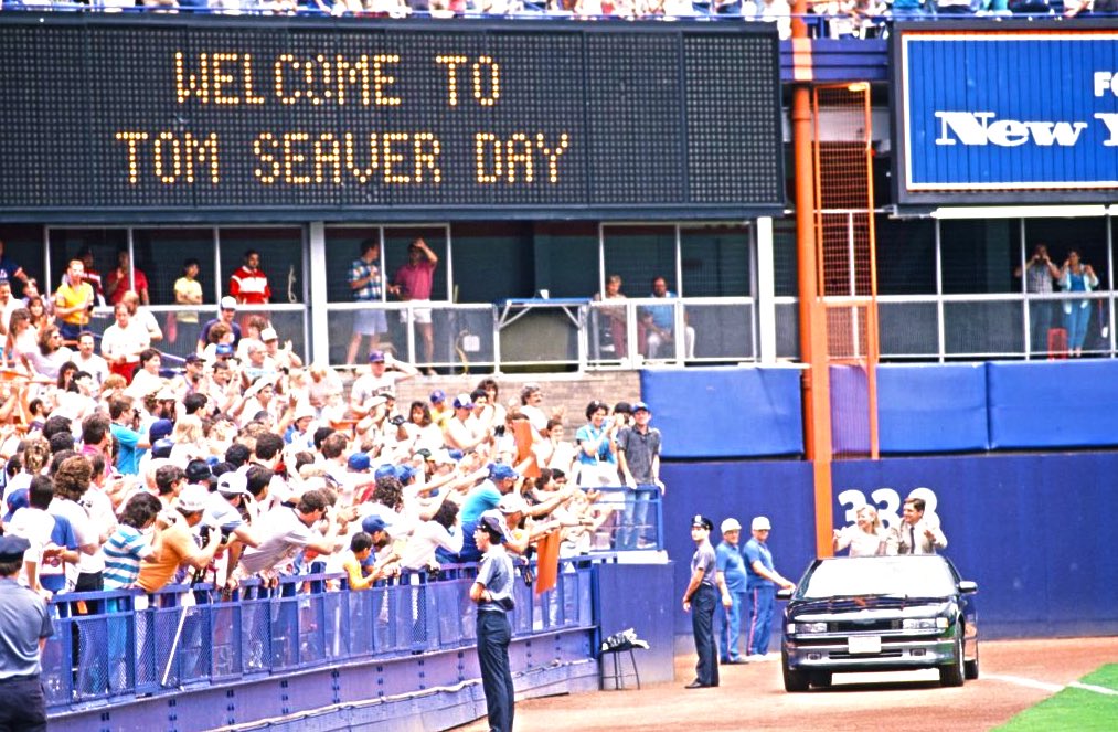 metsrewind's tweet photo. July 24, 1988: The New York @Mets retired Tom Seaver's No. 41. “The Franchise” was honored in a memorable pre-game ceremony at Shea Stadium. #LGM #MetsRewind #Mets https://t.co/a5sQX7Wrss