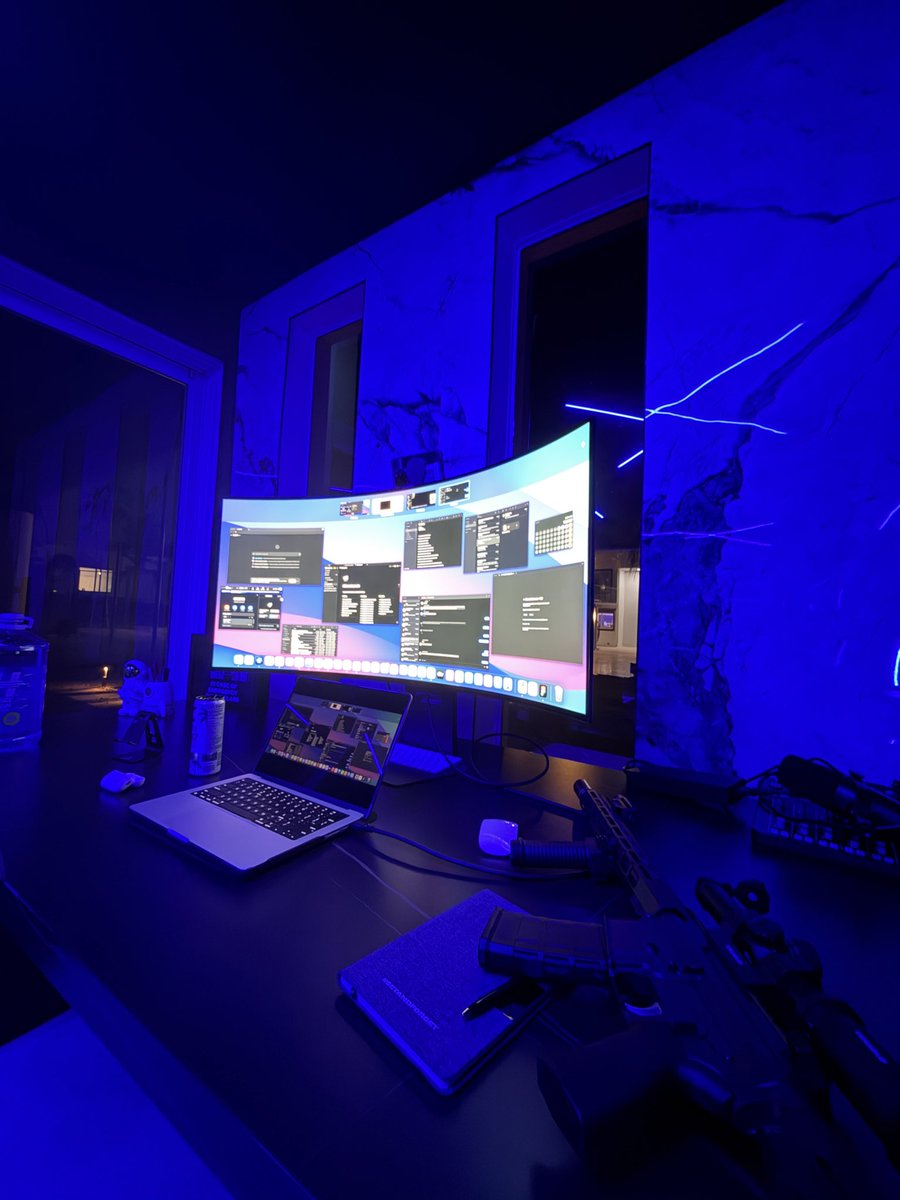 otsarevv's tweet photo. Real man setup https://t.co/dRJ5mIKI17