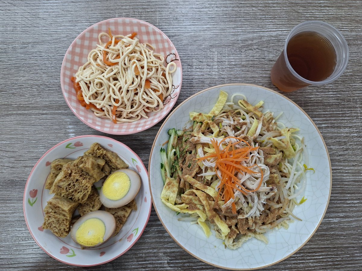 true_pineapple_'s tweet photo. 🍜🍜🍜 https://t.co/Iu2Usq7jvz