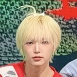 id5_kitty's tweet photo. 분명단체사진엔왼쪽사람잇엇는데 코스모에오른쪽사진올라옴 https://t.co/H6MD320fNB