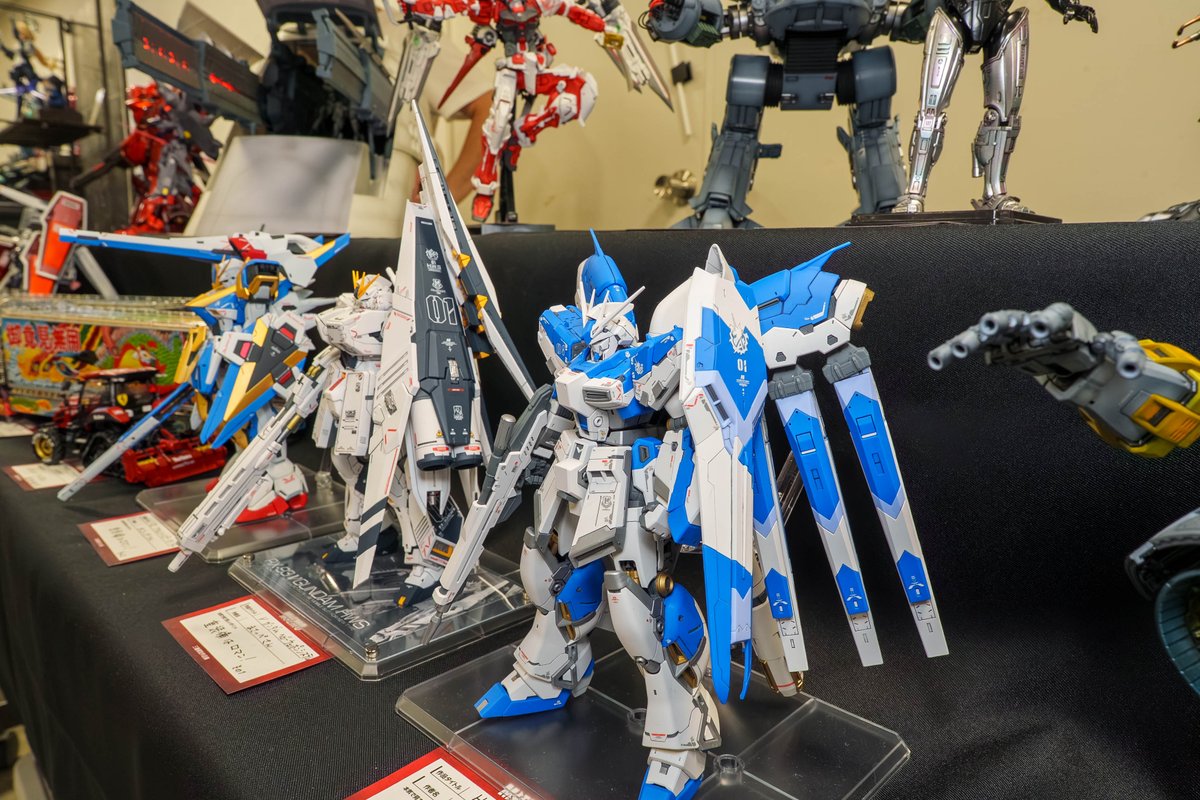 Hiroki_Uchino's tweet photo. ロボット系が凄かった
こういうの見てると自分もロボ系ちょっと作りたくなる
でもこう見てると光沢で作るか非光沢で作るか悩むな。。。。

#MIEMO https://t.co/siy2NBtQhq