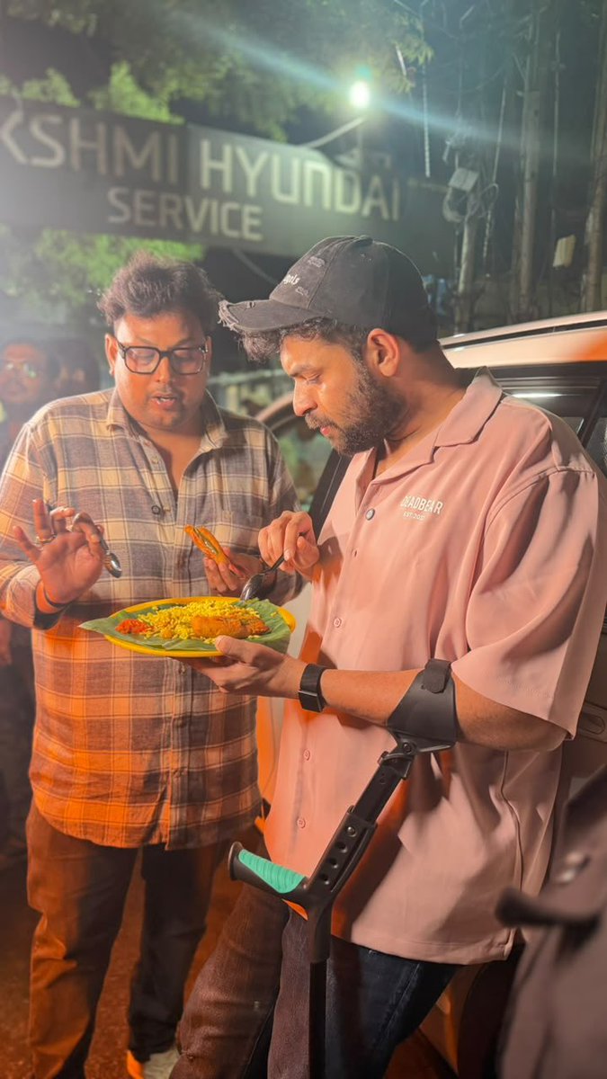 UV_Creations's tweet photo. #KoreanKanakaraju x @street_byte 😀❤️‍🔥

@IamVarunTej savouring the signature Rayalaseema dishes during the promotions 💥

Full video out soon ⏳

#KOKA GRAND RELEASE WORLDWIDE ON AUGUST 7TH. https://t.co/U9JwNH9T2J