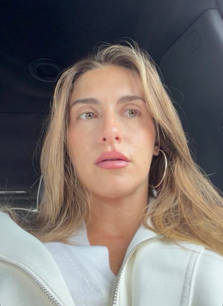 mylifealee's tweet photo. she's so beautiful https://t.co/aeEhVELmPF