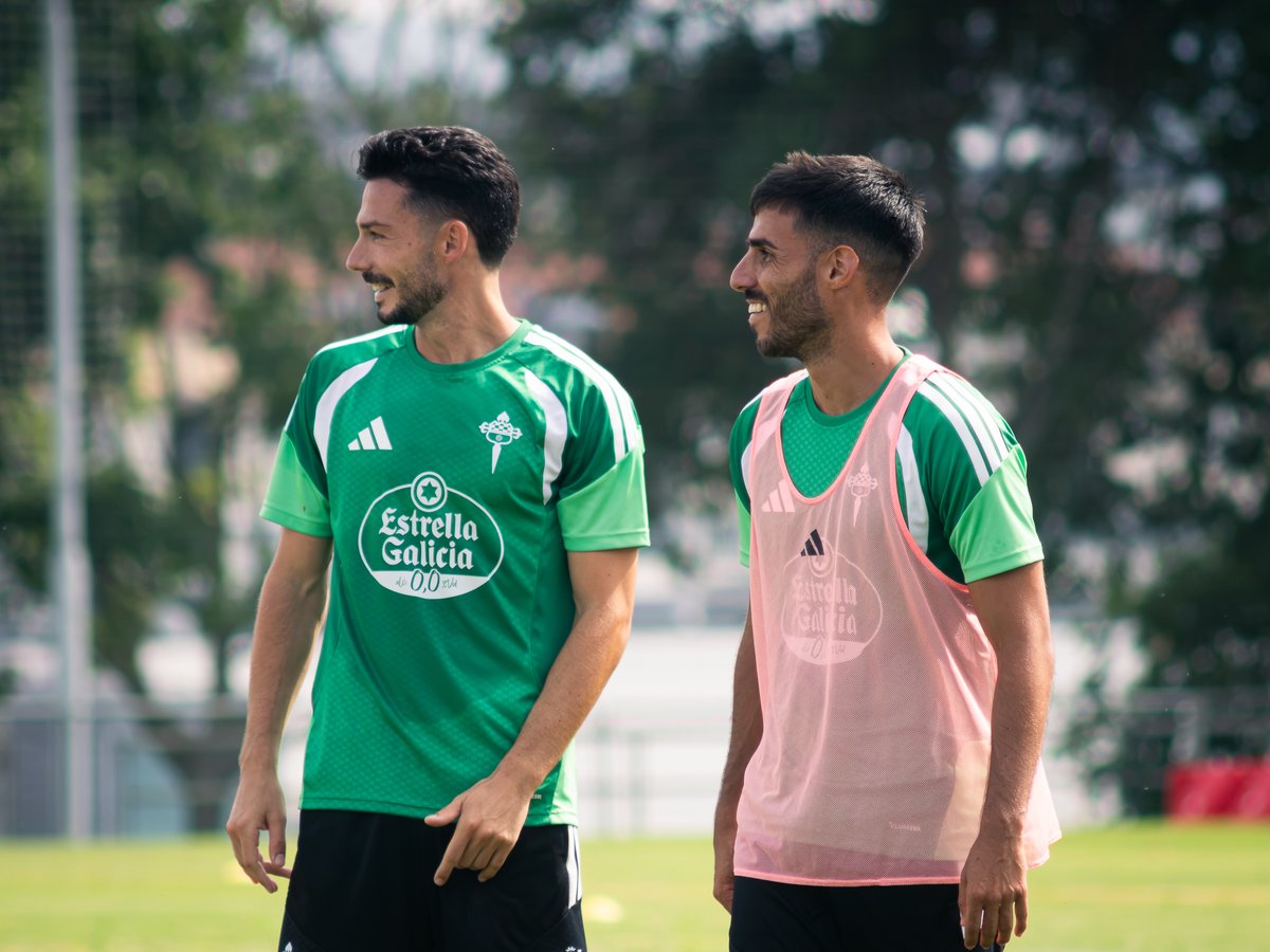 racingferrolsad's tweet photo. ⚠️ 𝗔𝗗𝗩𝗘𝗥𝗧𝗘𝗡𝗖𝗜𝗔: estas imaxes poden provocar ilusión no racinguismo 🤩💚

#SoñarEnGrande https://t.co/CGT7sC0tvz