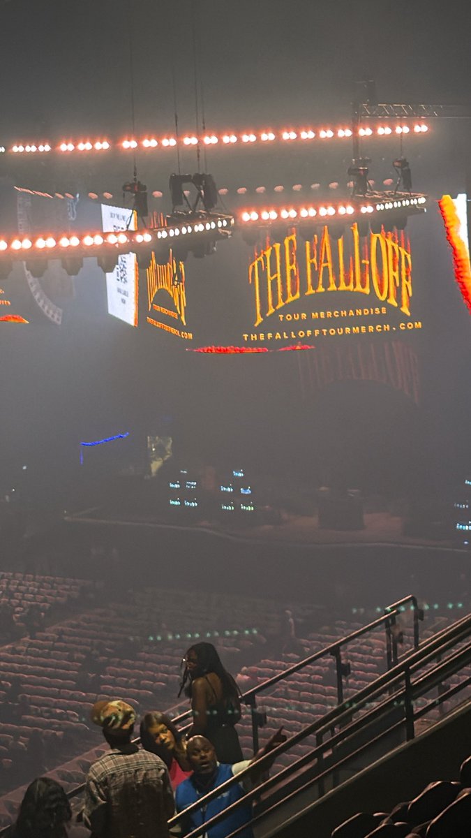 _H0EKAGE's tweet photo. Got to see the goat last night🐐✨ https://t.co/jPlmbgcGAd
