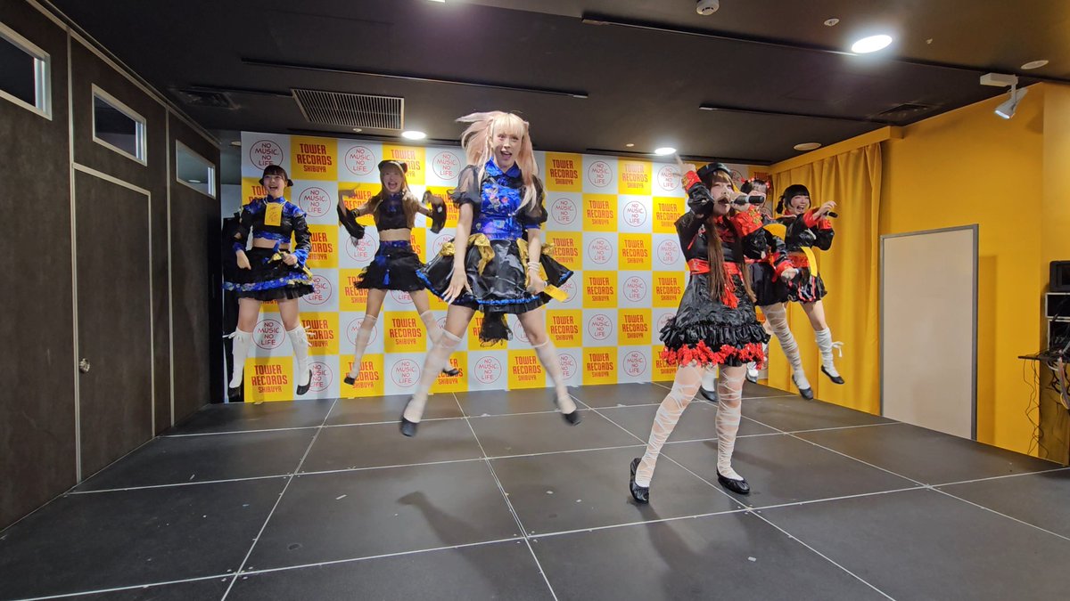 nazun_nazun's tweet photo. 動画のいいところ。うっかりカメラだと撮り逃しそうなタイミングを残せること！
いい飛びっぷり！

#クマリデパート
#スタジオクマリ https://t.co/NyrHIaP2im