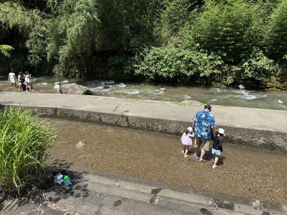 axa2's tweet photo. 親水公園めちゃ楽しい
水が冷たすぎたけど https://t.co/38aqKX3NsO