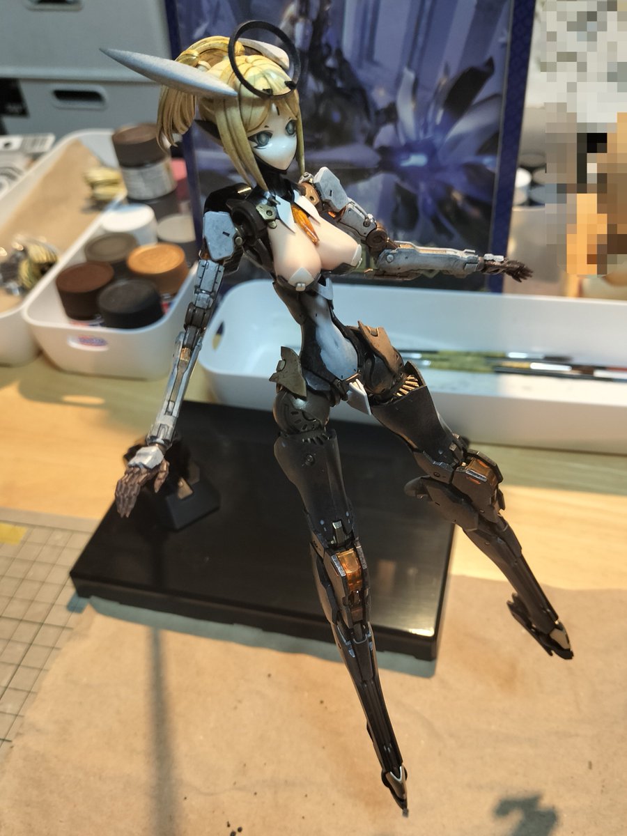 sazi9973's tweet photo. 作業再開〜今日は専用スタンドの組み立て〜ラチェット付きでかなりガッシリしてます✨
リリィ本体背面のプレートを穴付きのものに交換〜スタンドの造りがしっかりしてるのでポーズは自由自在✨
#核誠治造
#和模線
#rosadoProject
#星花・リリィMK3
#スターフラワー・リリィ https://t.co/Q7UxrVFAvX