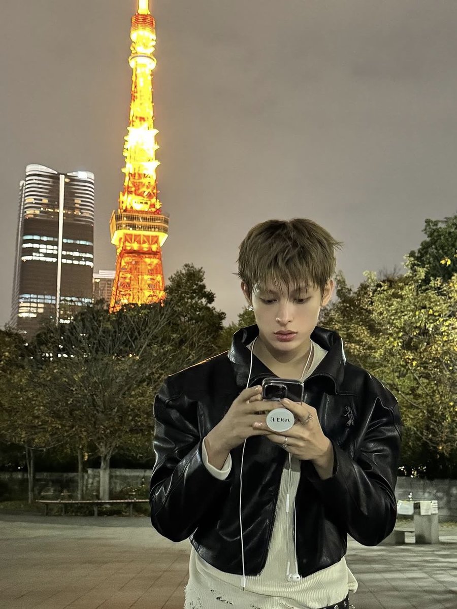 yuf4nist's tweet photo. r we back to friends ? eme #cosd #coerselcaday https://t.co/m92GneU0dM