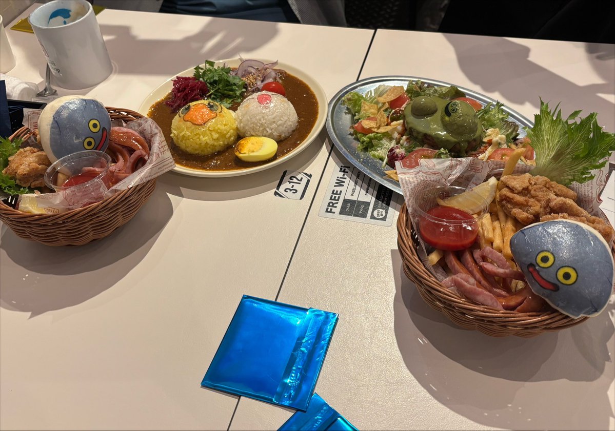 uh_rif's tweet photo. 家族でﾀﾞｲﾌﾞとスクエニカフェ行ってきました！！！
楽しかったです！！！！ https://t.co/L9Gp4CpJoS