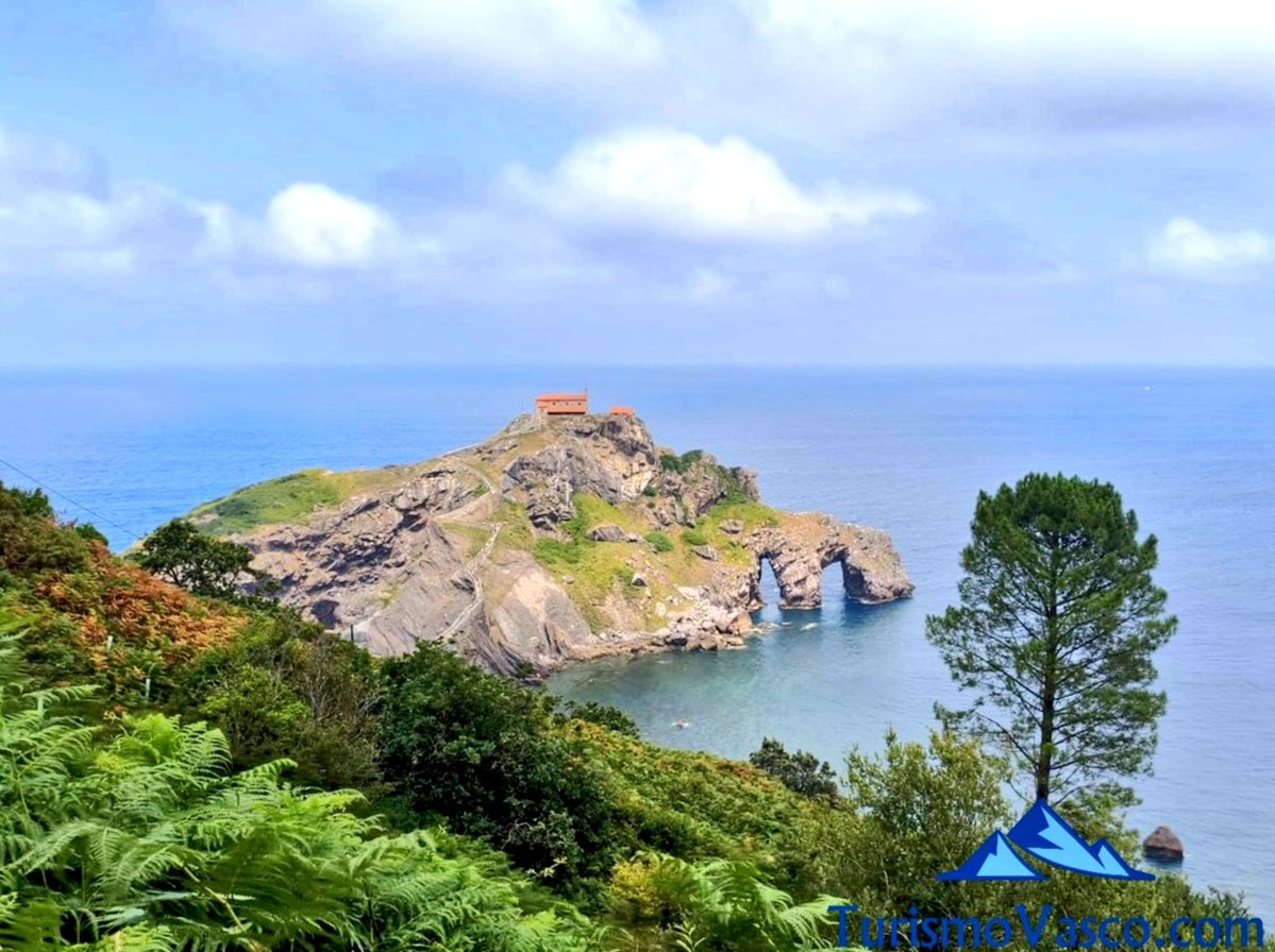 turismo_vasco's tweet photo. Recordad que este verano seguimos ofreciendo visitas guiadas en San Juan de Gaztelugatxe todos los días. ¡Os esperamos! https://t.co/T4MgMhTBbf