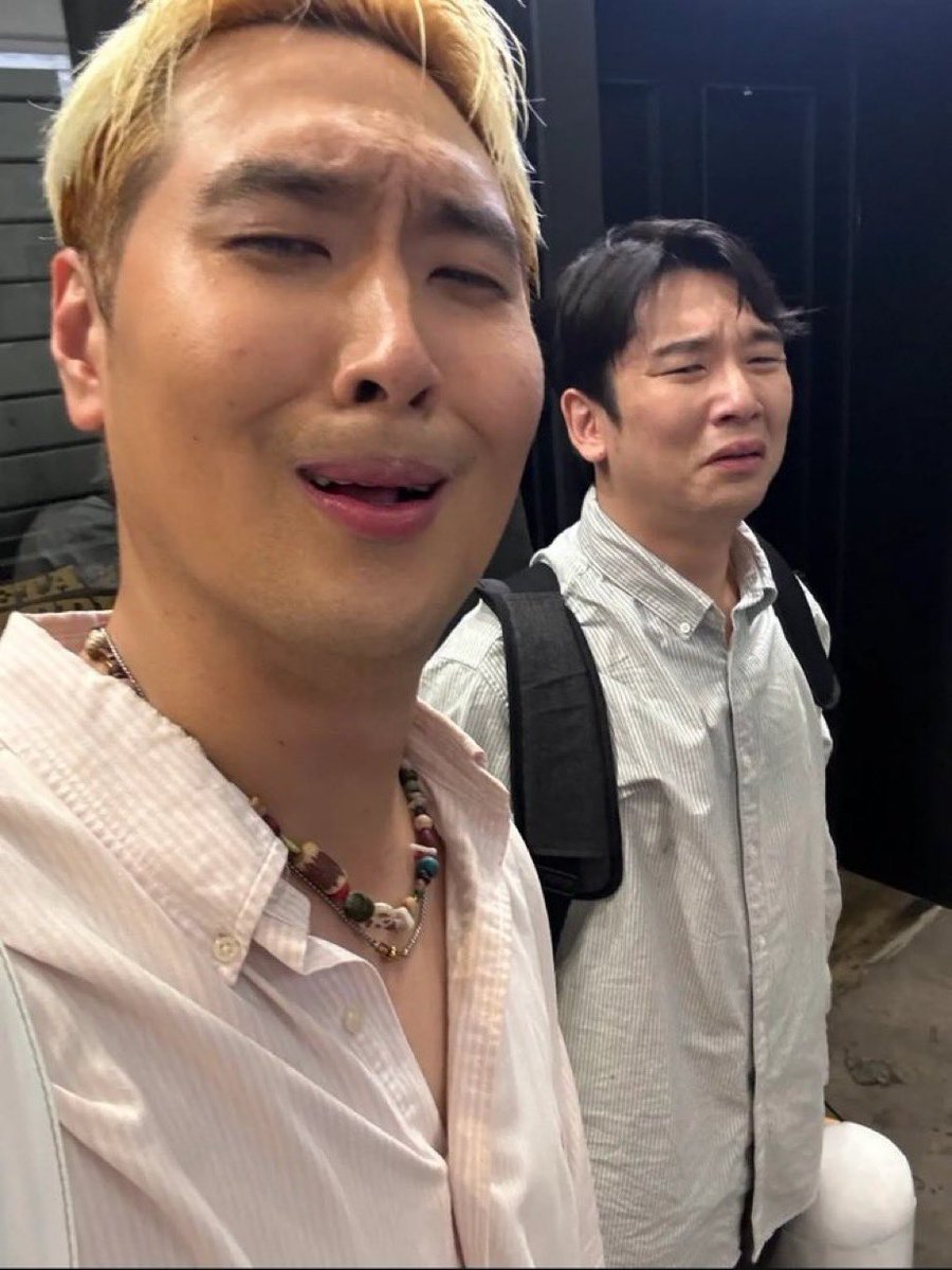 Yoosdeskfan's tweet photo. 이런게 왜 내 갤러리에있지 https://t.co/oKlieRAekM