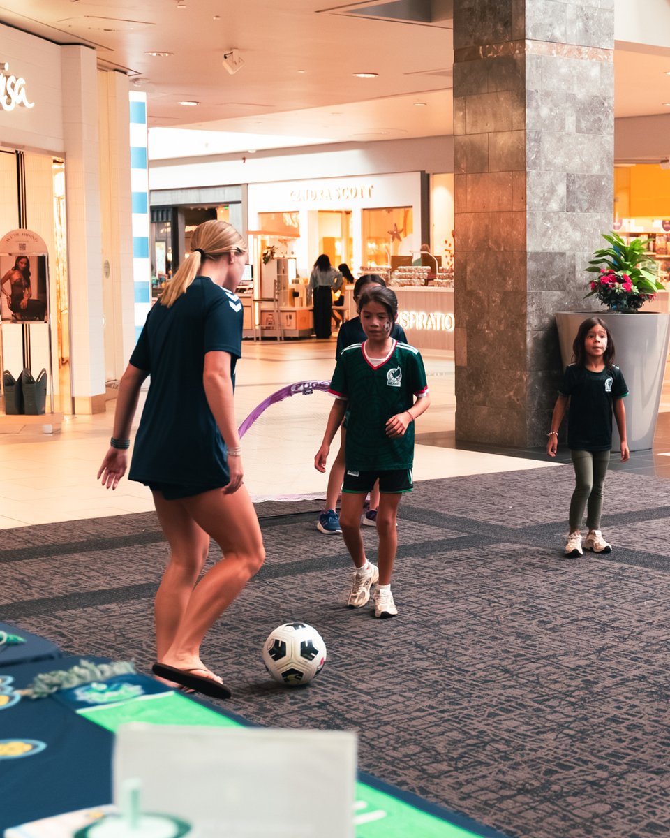 gvl_liberty's tweet photo. What a day at Haywood Mall! 💙 Thanks to everyone who stopped by on Wednesday to meet the team and hang out with the Liberty!
Now it's time for one last match. Join us Saturday for the Liberty's final match of the season!
🔗 https://t.co/6y8WgYDRj4
#LibertyForAll | #Path2Pro https://t.co/nbQKGqTchL