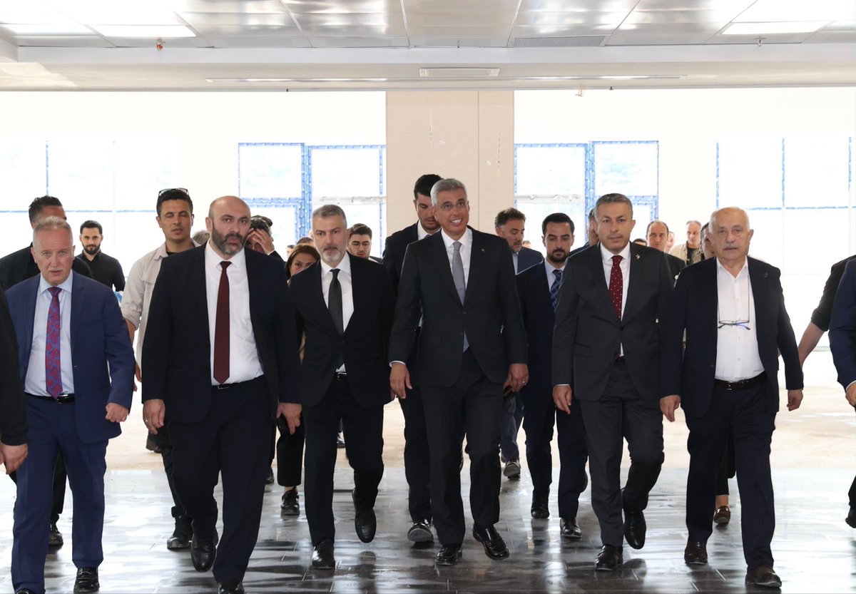 drmemisoglu's tweet photo. Trabzon’umuza yaraşır bir sağlık şaheseri…🇹🇷

Cumhurbaşkanımız Sayın @RTErdogan’ın vizyonuyla hayata geçirilen Şehir Hastanelerimizin en güçlü halkalarından biri olan Trabzon Şehir Hastanemizdeydik.

Tüm detayları titizlikle planlanan bu modern sağlık kompleksimiz, teknolojik donanımı ve yüksek kapasitesiyle Trabzon’umuzun sağlık standartlarını zirveye taşıyacak.

Şehrimize ve ülkemize hizmet verecek bu dev eserin yükselmesinde emeği geçen, taş üstüne taş koyan herkese şükranlarımı sunuyorum.