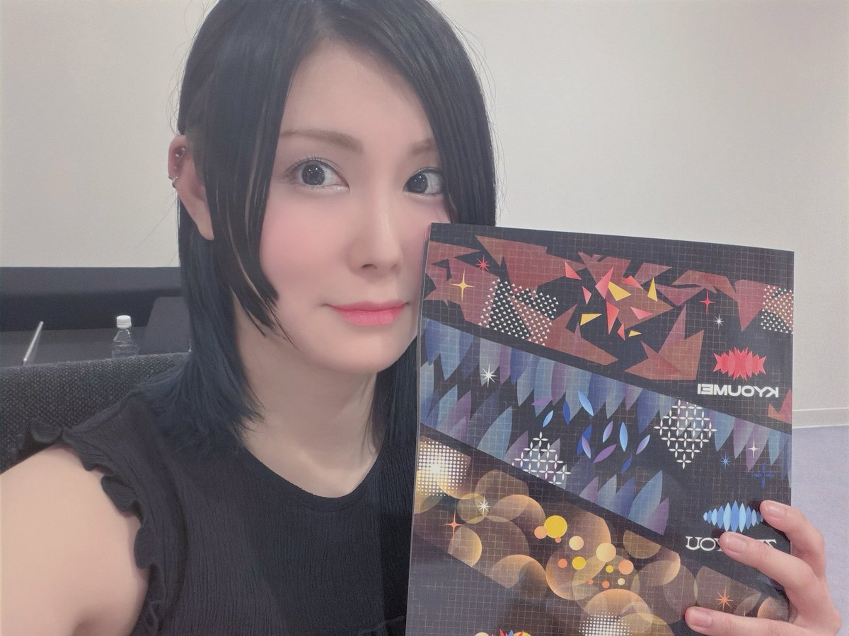 todamegumi's tweet photo. 「IDOL WORLD SUPER FESTIVAL 2026 -YAKUDOU-」お疲れ様でした✨
歩が『RAY OF LIGHT』のレコーディングの時に偉い人に「ボーイッシュな表現ができる人がいても男性キーの楽曲を歌えるアイドルは少ない。歩は宝ですよ！」って褒めてもらったのが凄く嬉しかったようだと…歩の→

#アイマスIWSF_DAY1 https://t.co/YkMGpUjh4o