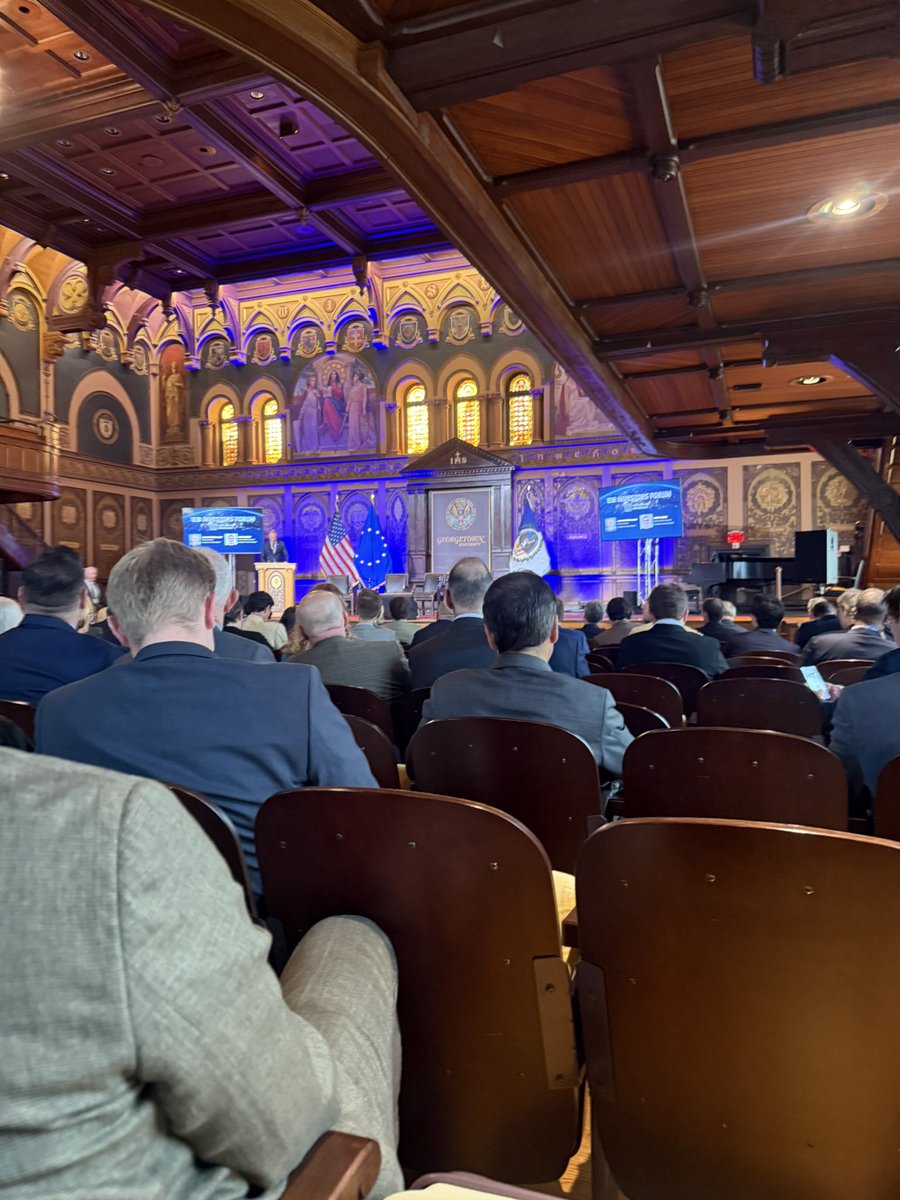 davidametzner's tweet photo. EU Defense Night: a convincing top down view of increased spending through @EIB &amp; US Venture funds &amp; a chance to hear from actual transatlantic defense startups that are scaling. Next challenge: understanding the US $1T defense market. Pentagon is open to better/cheaper solutions https://t.co/mfi6EiuOmi